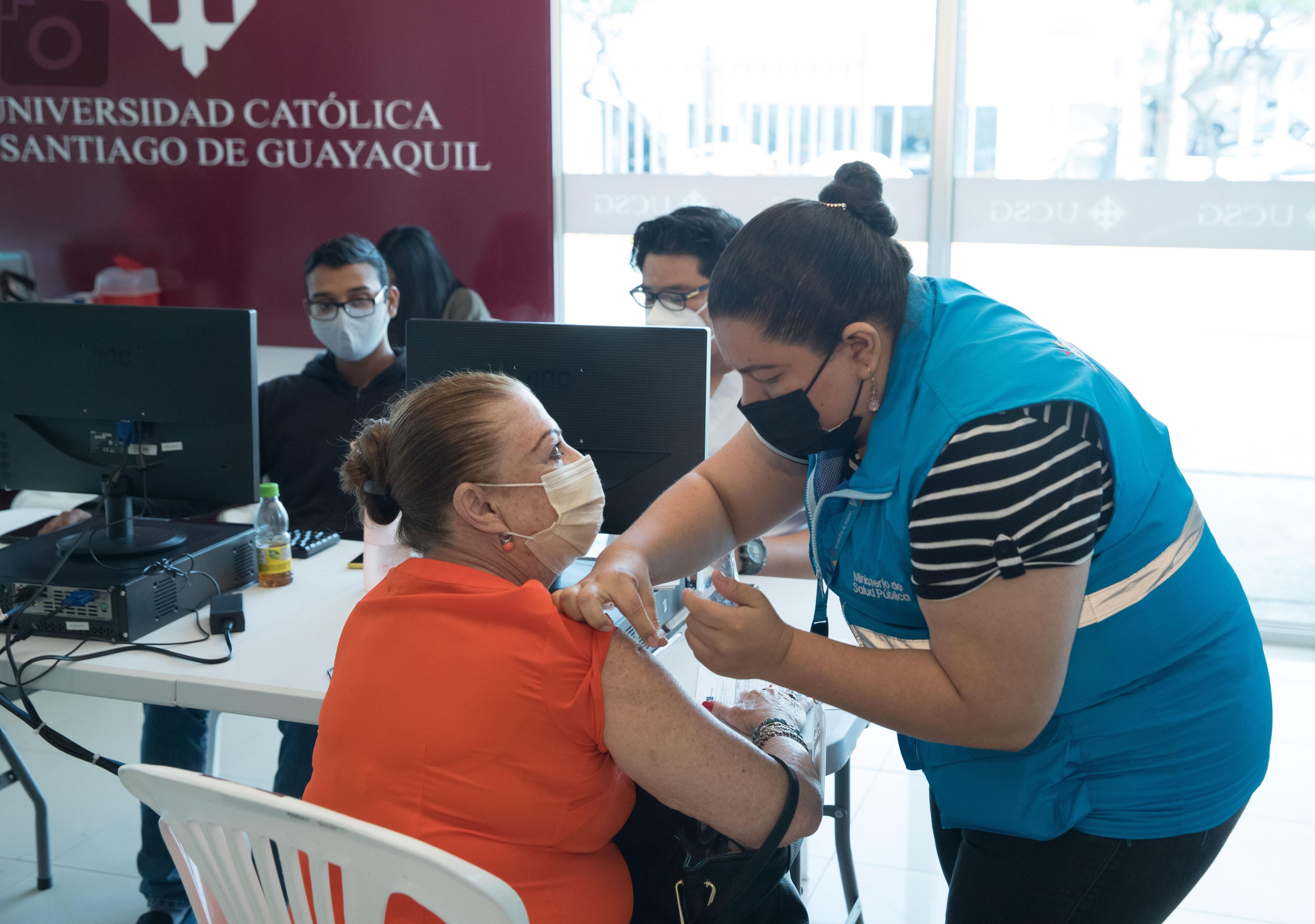 Universidades se suman como vacunatorios para dosis de refuerzo contra el COVID-19 en Guayaquil 