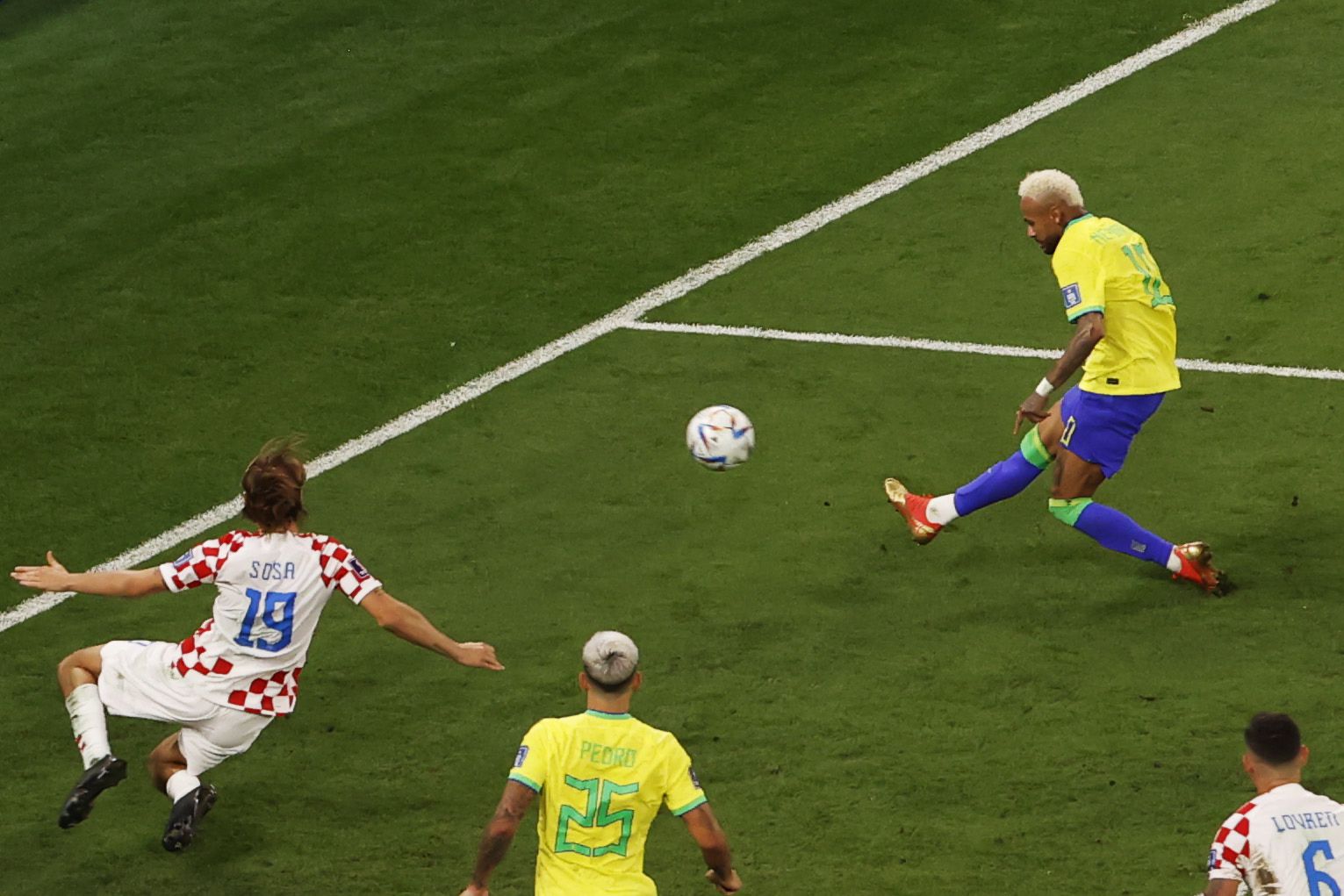 Neymar Jr. igualó a Pelé como máximo goleador de Brasil, pese a que se le terminó el Mundial