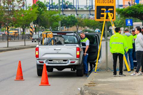 Con presencia de notario, ATM inició calibración de 33 fotorradares en Guayaquil