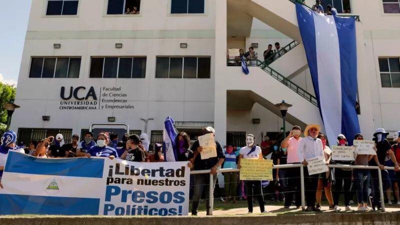 Varios estudiantes universitarios opositores al gobierno de Ortega-Murillo se cuentan entre los presos políticos denunciados por varias organizaciones. GETTY IMAGES