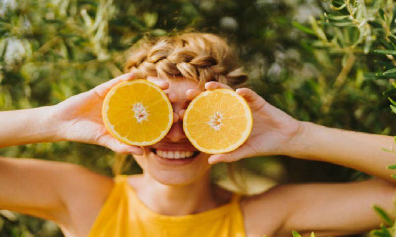 La naranja es uno de los cítricos más populares, que además de ser deliciosas, su energía es muy buena para rituales de prosperidad.