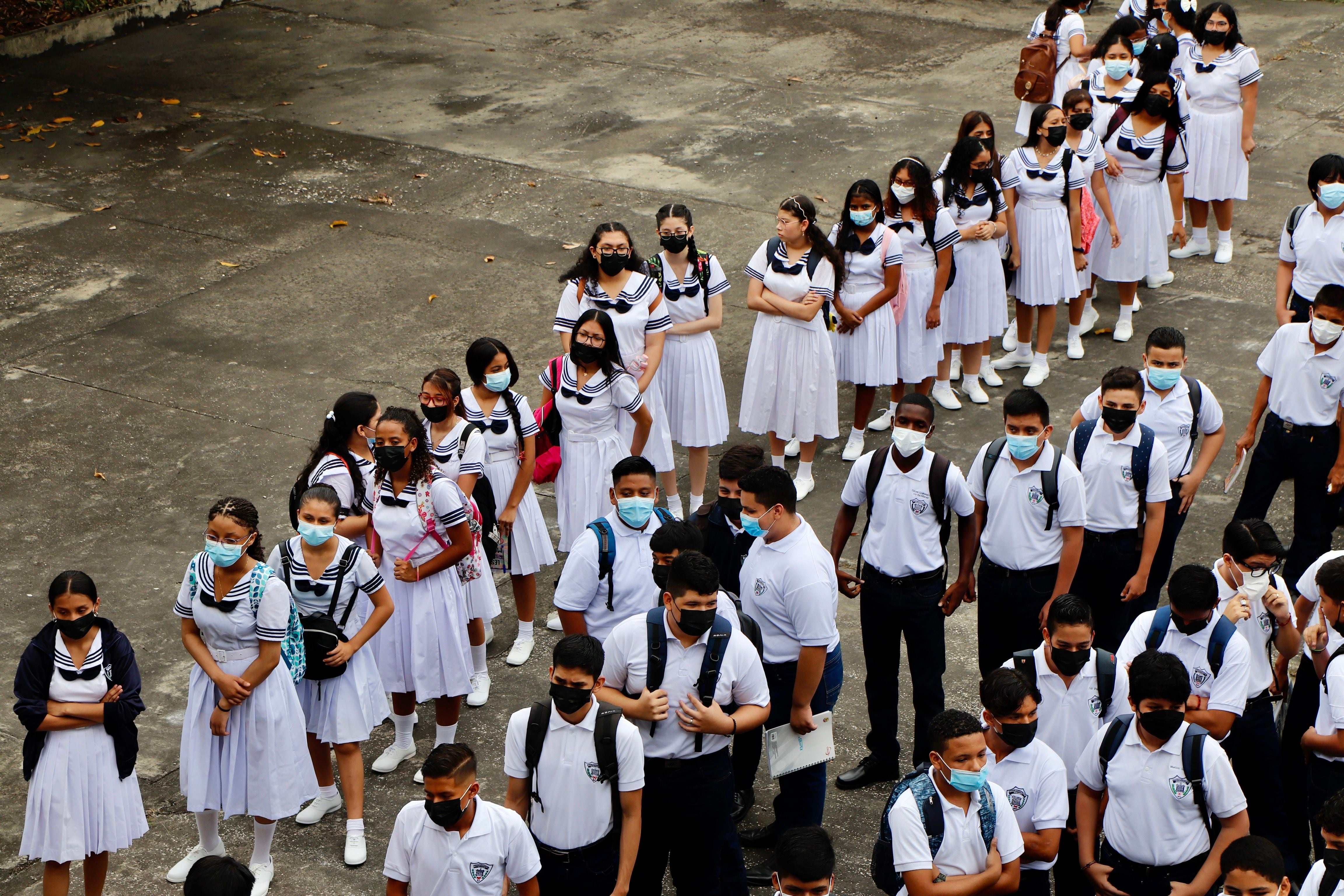 154.431 estudiantes de la Costa y Galápagos se graduarán de bachilleres en Ecuador; en colegios fiscales ceremonias serán desde el 1 de marzo    