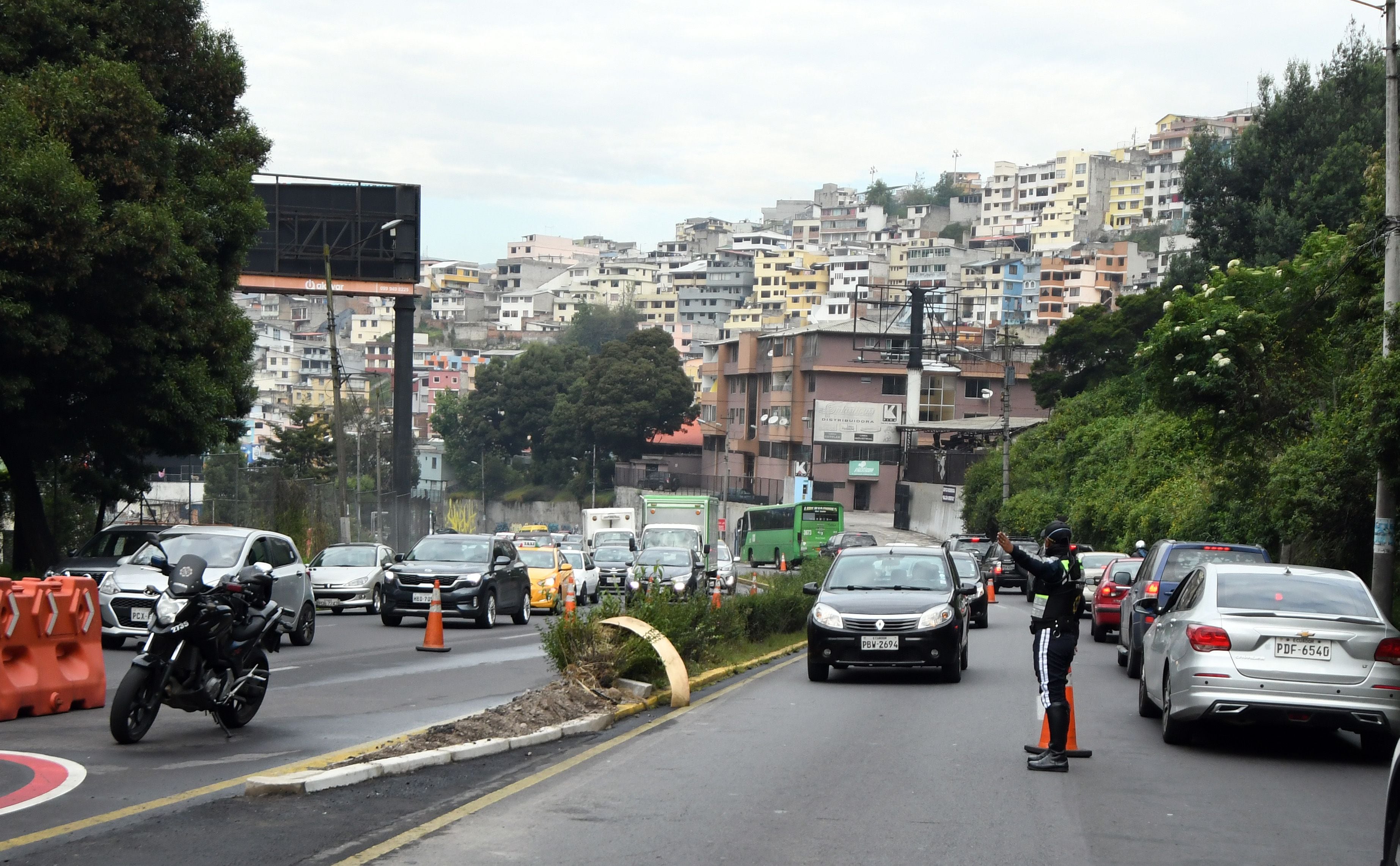 Con contraflujos, Quito intenta disminuir el tráfico vehicular