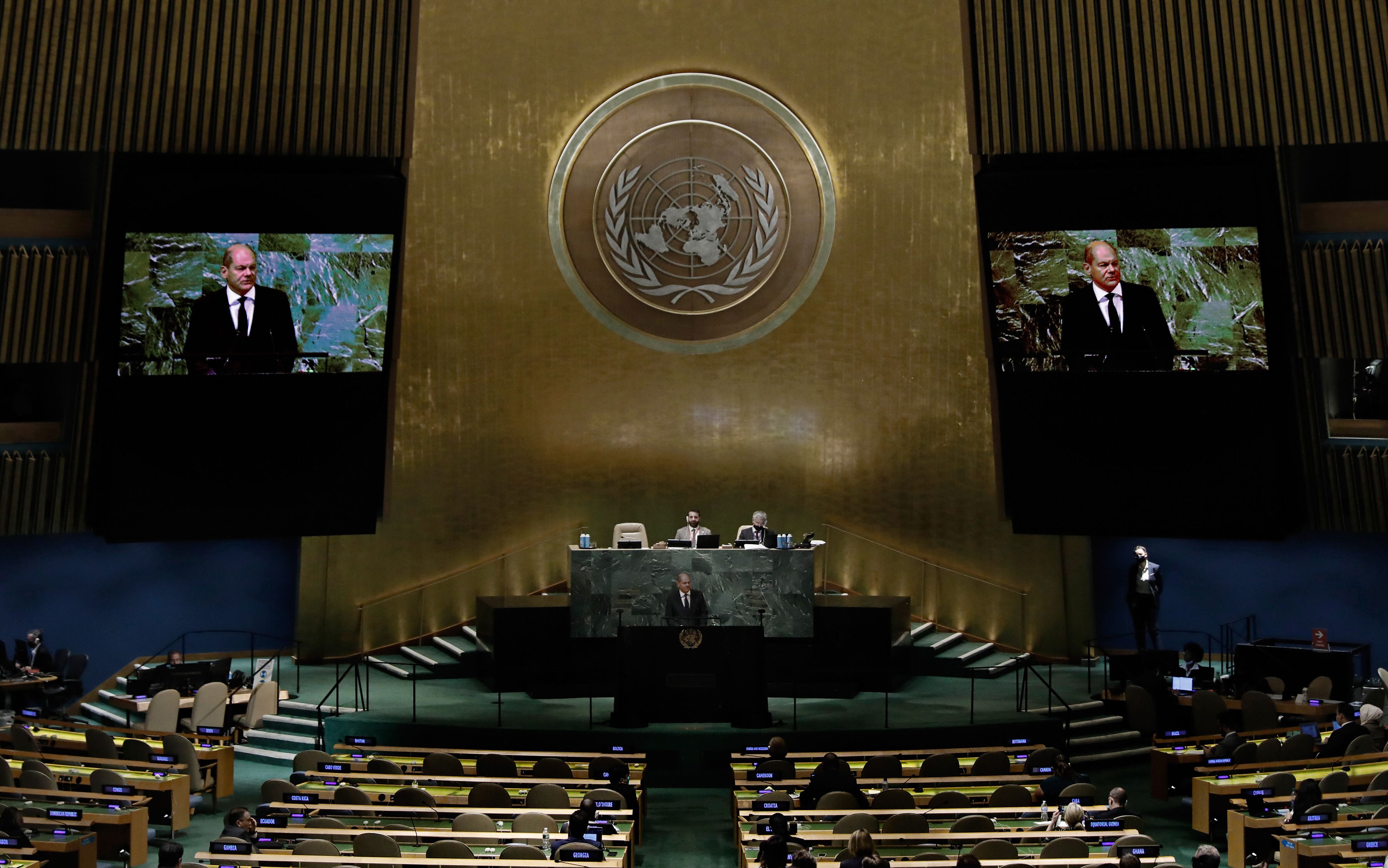 El canciller de Alemania, Olaf Scholz (c), fue registrado este martes, 20 de septiembre, durante su intervención en la 77 Asamblea General de las Naciones Unidas, en la sede de la ONU, en Nueva York. Dijo que Putin sólo abandonará su guerra si ve que no puede ganar