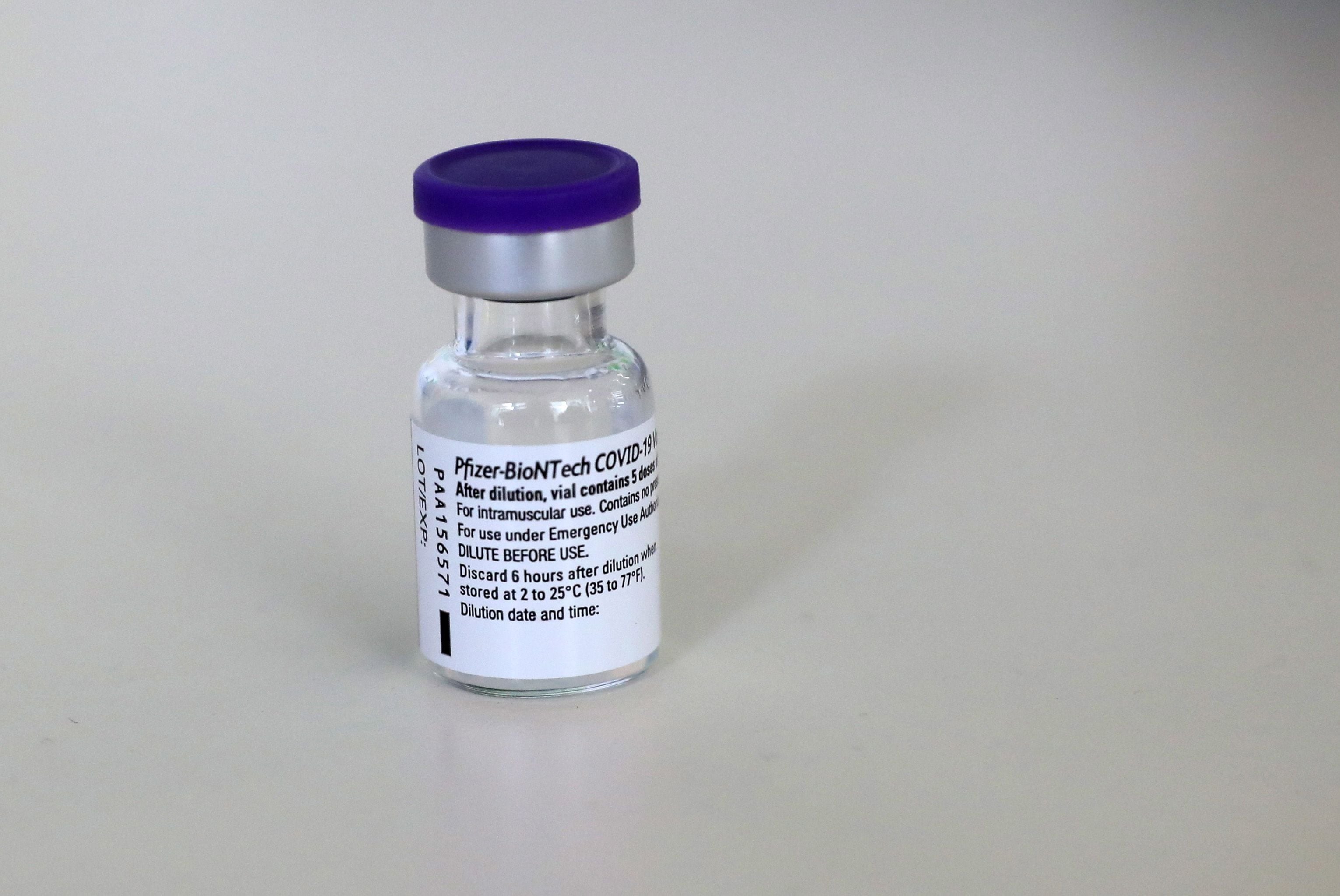 La vacuna de Pfizer protege al 70% de casos graves de ómicron, indica estudio sudafricano