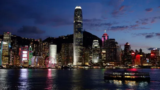 El gobierno de Hong Kong ha sido más lento que la mayoría para reducir las restricciones por la covid.