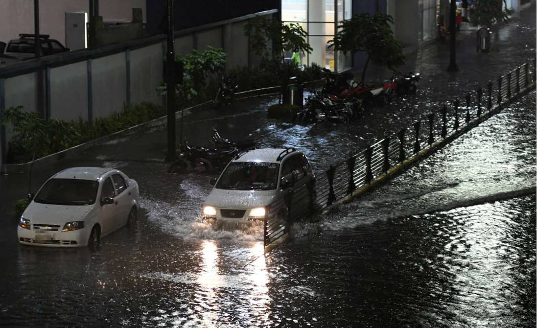Intensa lluvia con tormenta eléctrica se registró en Guayaquil, Comunidad, Guayaquil