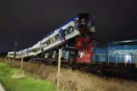 Dos trenes colisionan en Santiago de Chile