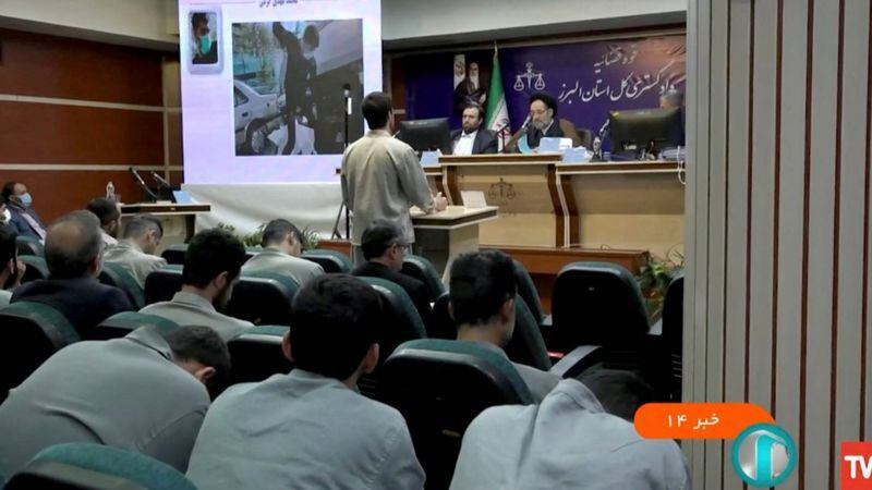 Dieciséis personas fueron juzgadas por el asesinato de un miembro de la fuerza paramilitar Basij. WANA/REUTERS