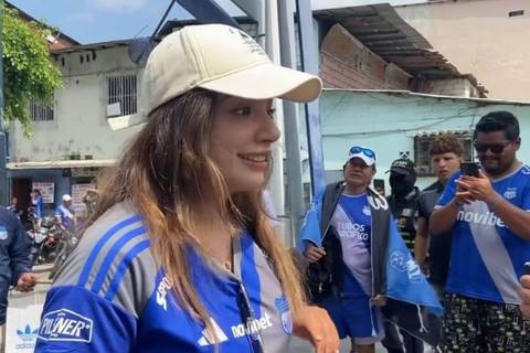 Débora Delgado, hija de José Delgado, enloqueció a fanáticos en el estadio Capwell durante el ‘clásico’