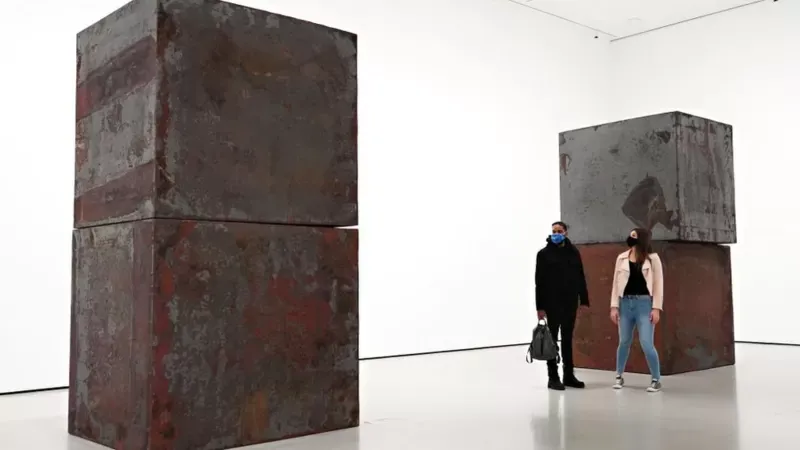 Obra Equal, de Richard Serra, expuesta en el Museo de Arte Moderno de Nueva York. Getty Images