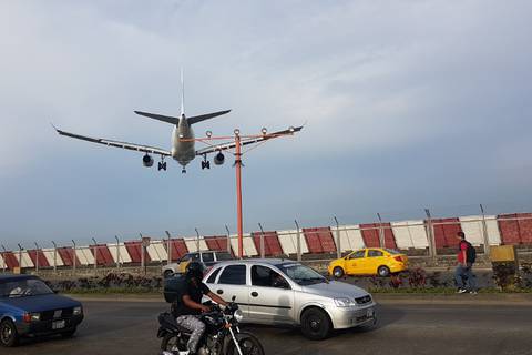 Alerta por incidente con avioneta que aterrizó en el aeropuerto de Guayaquil 