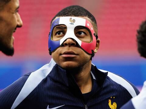 Enmascarado, Kylian Mbappé está listo para seguir en la Euro 2024