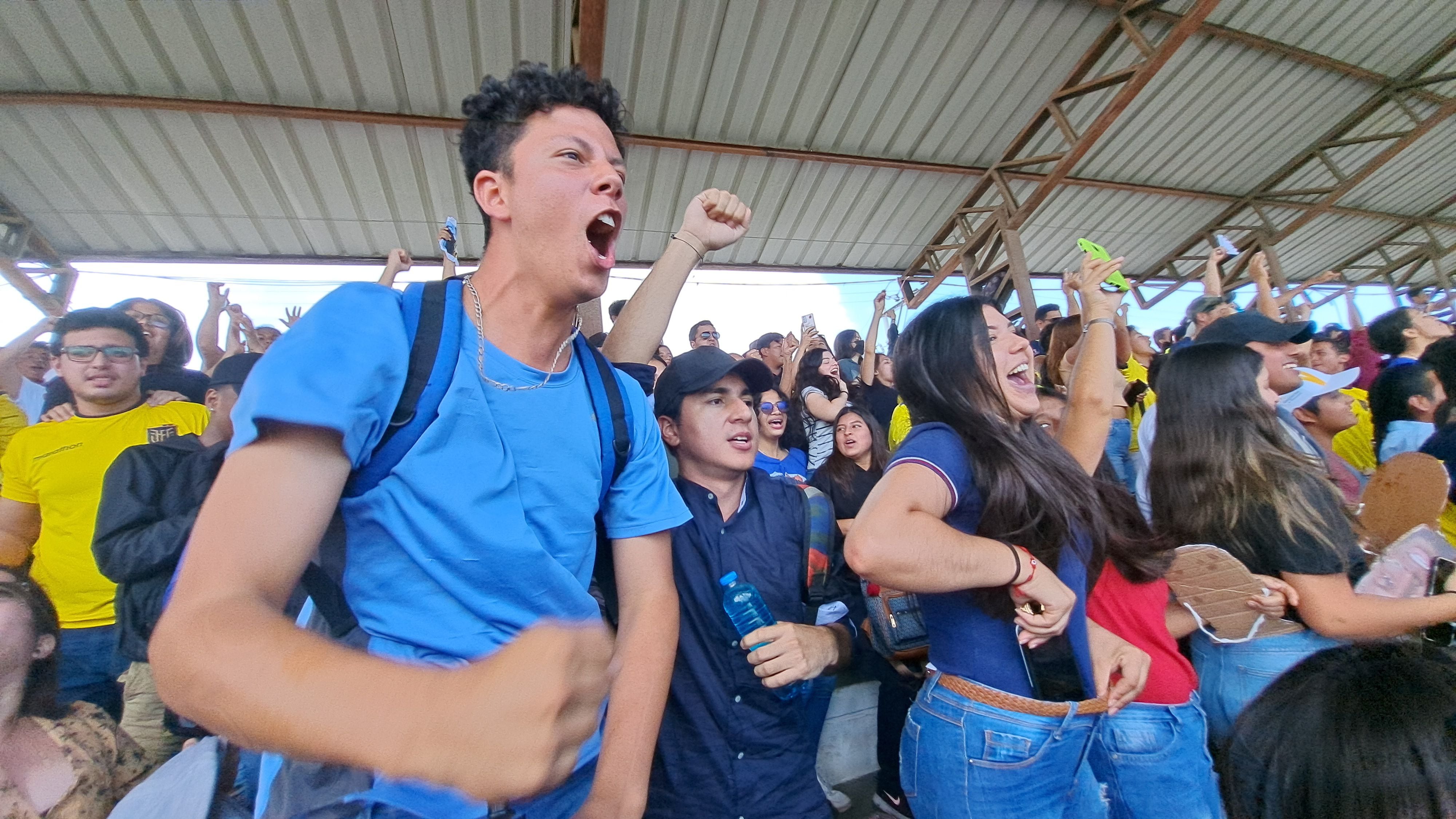 Manabitas pasaron de la euforia a la desazón tras eliminación de Ecuador