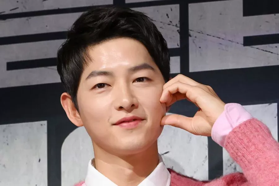 El actor surcoreano Song Joong-ki, el famoso Vincenzo, anuncia su matrimonio con la actriz británica Katy Louise Saunders