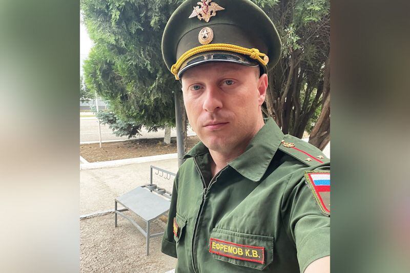 KONSTANTIN YEFREMOV Una de las últimas fotos de Konstantin Yefremov en uniforme militar, en Chechenia, en junio de 2022.