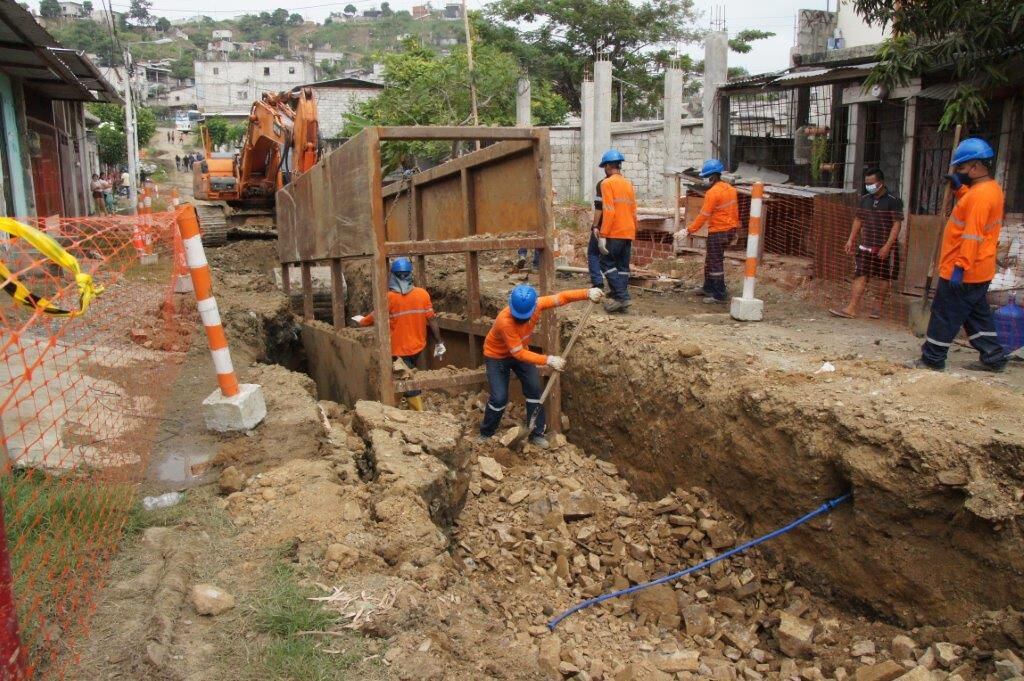 A inicios de junio de este 2021 comenzaron los trabajos de alcantarillado en zonas como Flor de Bastión, en el noroeste de Guayaquil. La obra también se realizaba en sectores de la coop. Balerio Estacio.