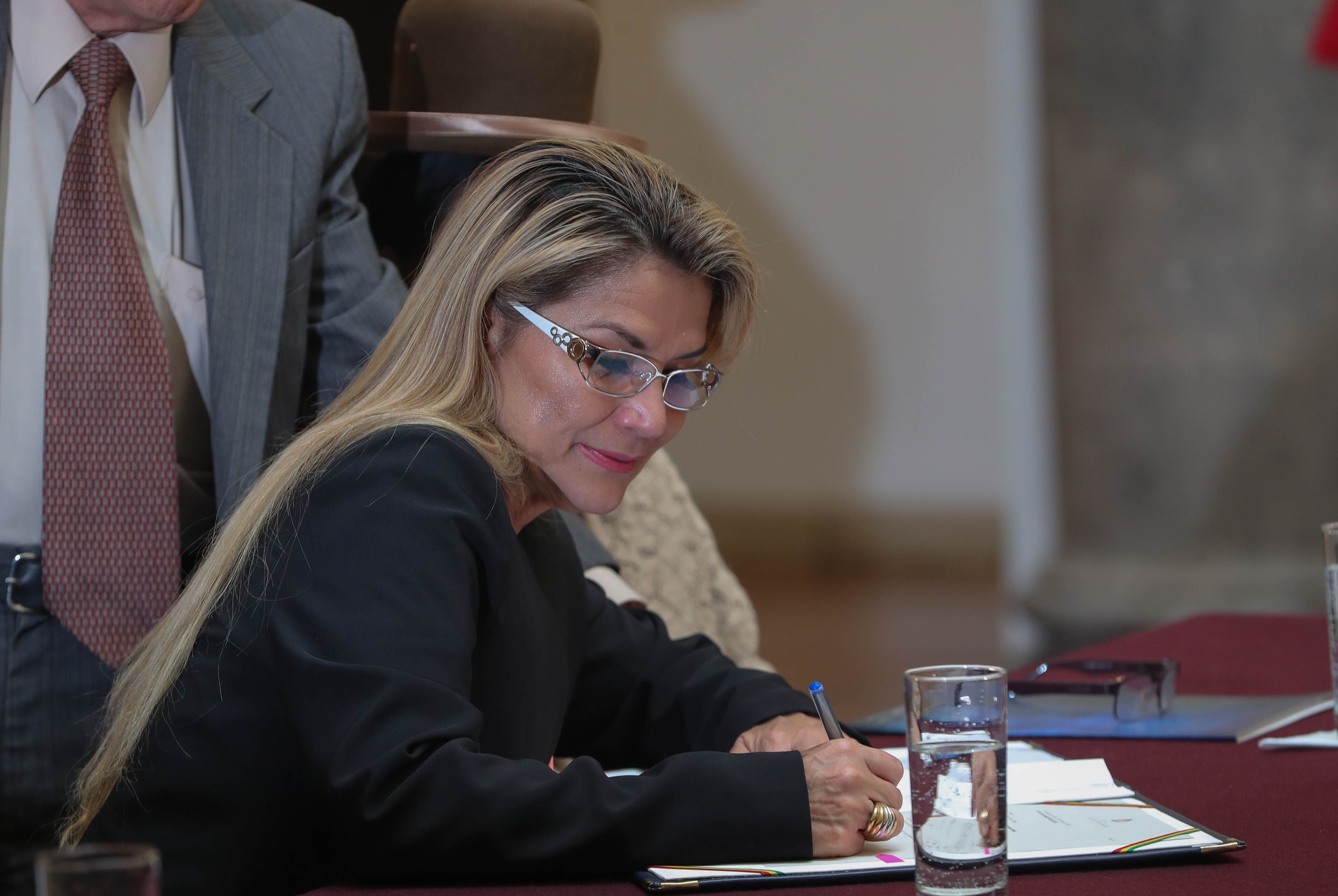 La expresidenta boliviana Jeanine Áñez denuncia en una carta que ha sido víctima de “torturas y abusos” desde su detención
