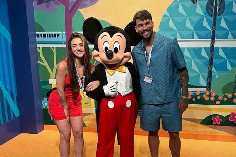 Lucas Paquetá se escapó a Disney con su esposa, María Eduarda Fournier, previo a su debut en la Copa América