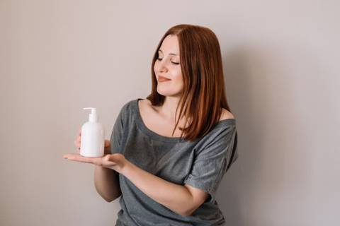 Usa este enjuague casero con agua de arroz para tener un cabello más largo, fuerte y brillante