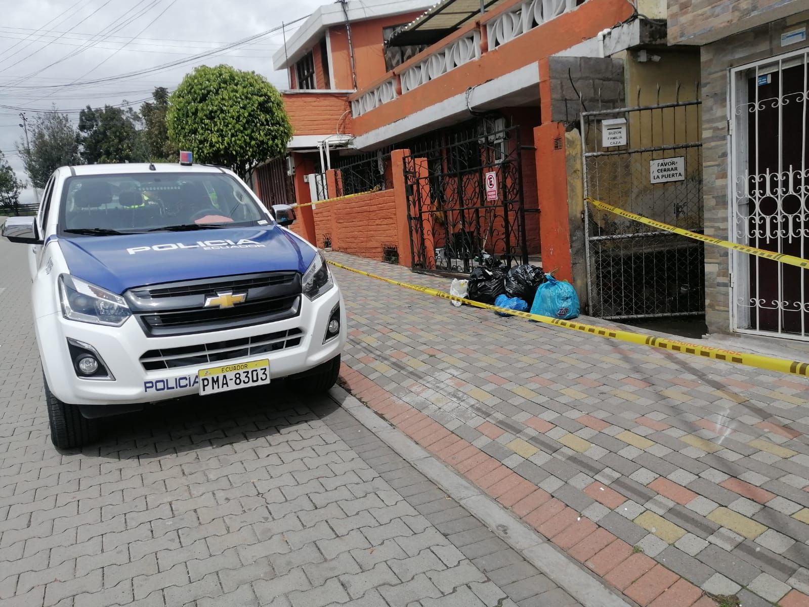 Recicladora halló el cadáver de un bebé en medio de la basura, en el nororiente de Quito  