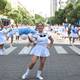 Orgullo y civismo juvenil en el corazón de Guayaquil: estudiantes desfilaron por la av. 9 de Octubre en honor a la ciudad