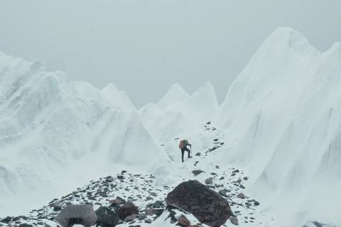 ‘Al principio iba a decir que no’, recuerda Sebastián Cordero sobre su primer documental, ‘Al otro lado de la niebla’, que se estrena el 25 de enero