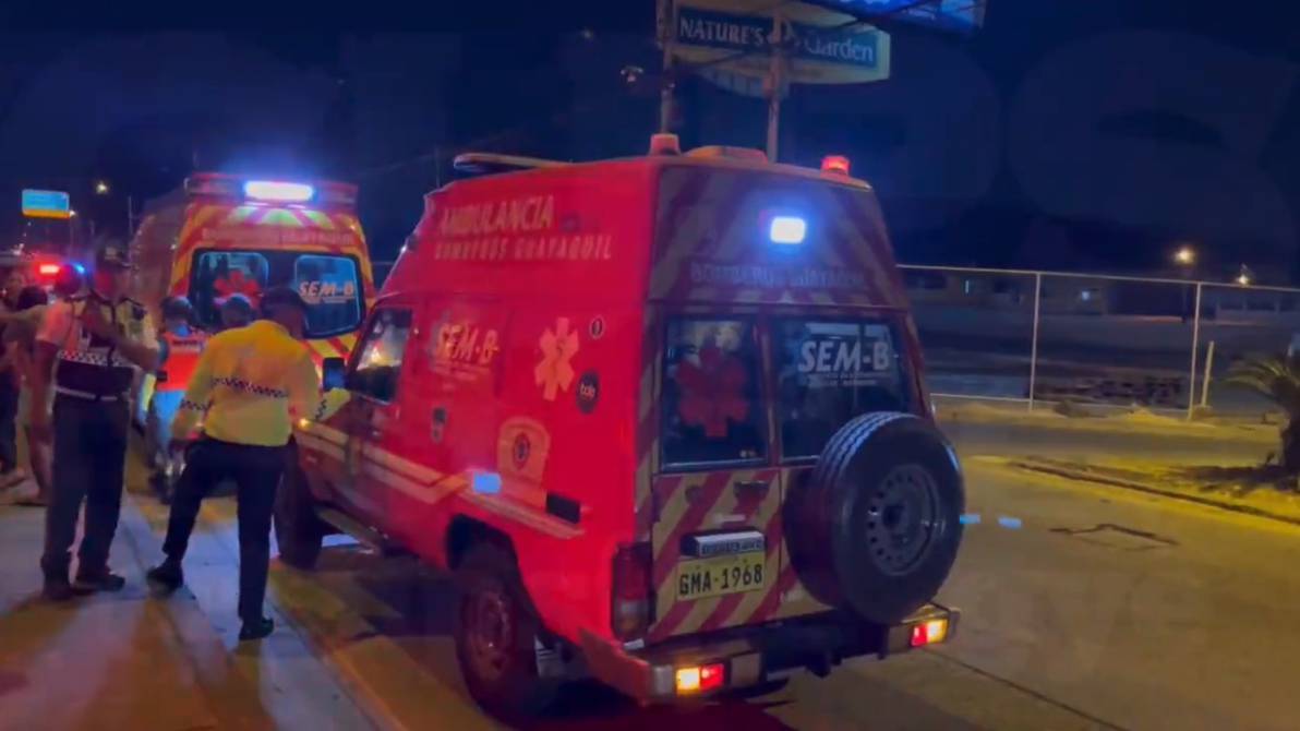 Vehículo Impactó A Tricimoto En El Norte De Guayaquil Y Cinco Personas Resultaron Heridas 9585