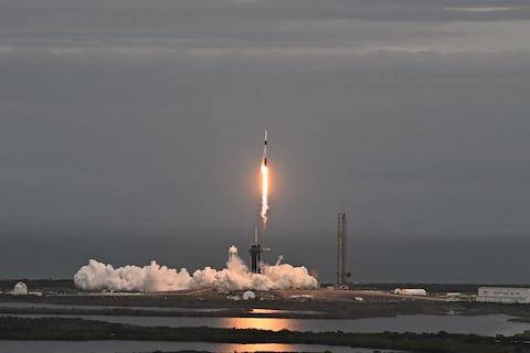 Despega una misión espacial privada en cohete de SpaceX rumbo a la Estación Espacial Internacional