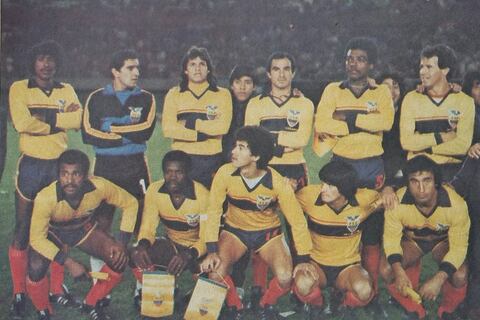 Copa América: ‘Vinicio Ron, ensangrentado, quería matar al árbitro Óscar Ortubé’ que usó un ‘reloj sin manecillas’ en el Argentina 2, Ecuador 2. Juego duró 102 minutos en 1983