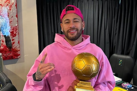 Un salario multimillonario, una colección de autos de lujo y de relojes, un helicóptero y un yate: Todo lo que ha adquirido Neymar durante 14 años en el fútbol