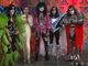 Los imitadores de Kiss impactaron al público con su nuevo vestuario y actitud rockera