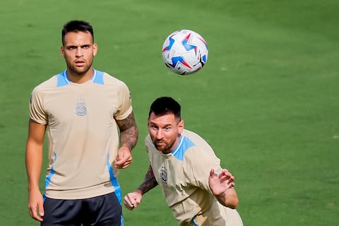 ‘Messi está para jugar’ ante Ecuador, una ‘batalla dura’, afirman en Argentina