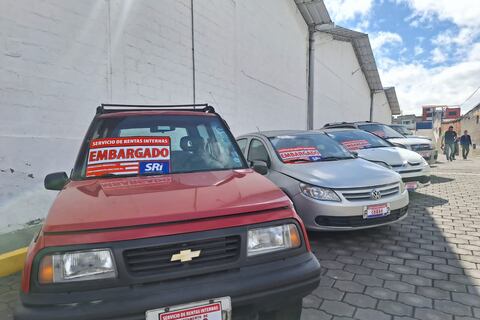 SRI embarga y secuestra autos de contribuyentes morosos, y recuerda que pueden acogerse a la remisión para pagar deuda y recuperarlos