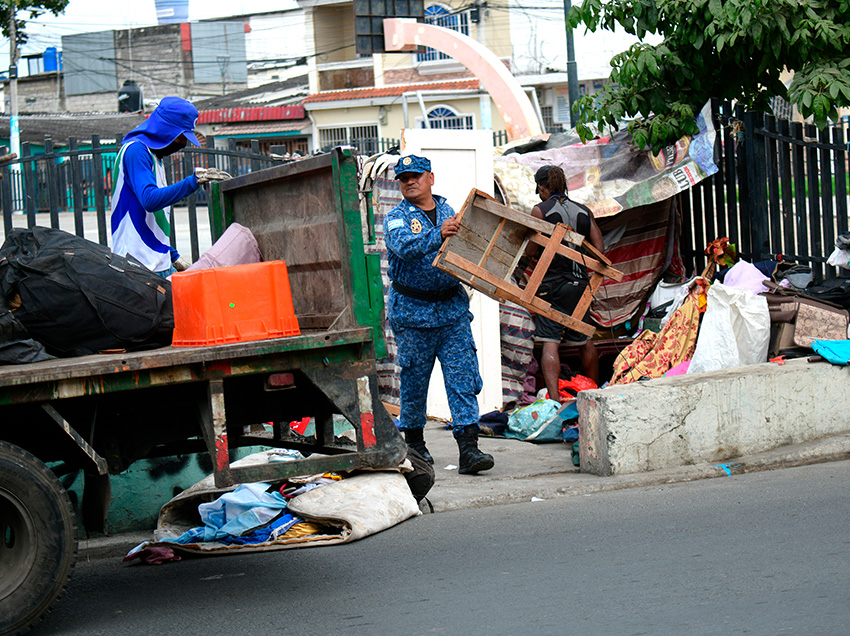 Operativo municipal recupera el espacio público en parque ubicado en el sur de Guayaquil