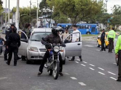 9 detenidos por ingresar de forma ilegal carros al Ecuador