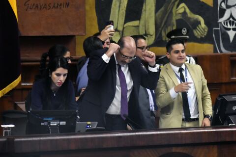 Algarabía se desbordó en la Asamblea Nacional por aprobación del TLC con China con 76 votos