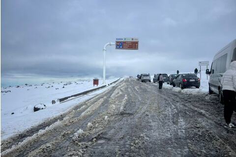 Caída de nieve provoca cierre de la vía Riobamba-Guaranda