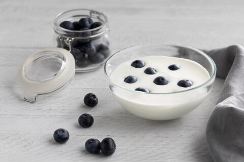 ¿Qué no se puede comer con gastritis? Esto es lo que dice la ciencia sobre alimentos como el yogur