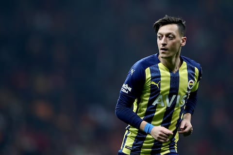 Un aficionado del Fenerbahçe fallece de un infarto tras gol en el minuto 94 en el clásico del fútbol turco contra Galatasaray