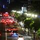 En la avenida 9 de Octubre, en el centro de Guayaquil, se reponen luminarias