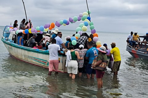 La devoción por la Virgen del Carmen unió a pescadores en procesión marítima