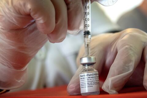 COVID-19: Estudio concluye que combinar las vacunas de Sinovac y Pfizer es seguro