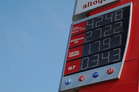 Ya se definen nuevos precios para gasolina, hay expectativa por caída del crudo, pero podría subir 3 centavos