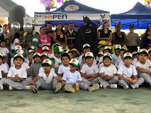 Con superhéroes, dulces y mensajes sobre sus derechos, 120 niños de plantel de Samborondón participaron de agasajo de la Dinapen 