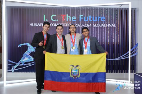 Seis universitarios del Ecuador, premiados en competencia global de telecomunicaciones y nube, realizado en China