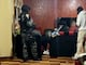 Cuatro personas que tenían armas y drogas en su domicilio fueron aprehendidas en Ambato