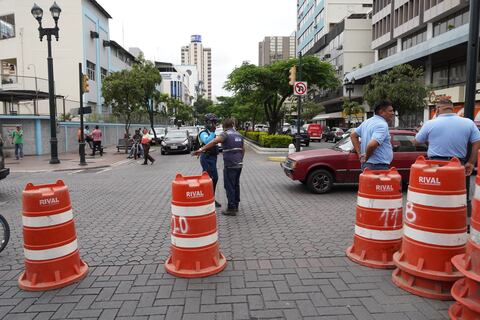 Edificio Fantasía: restricciones viales y desvíos en el centro de Guayaquil por intervención en inmueble inclinado