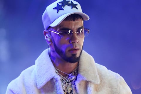 “Mejor lo hizo Shakira con Bizarrap”: Las redes estallan contra Anuel AA por su tiradera en la que menciona a Karol G