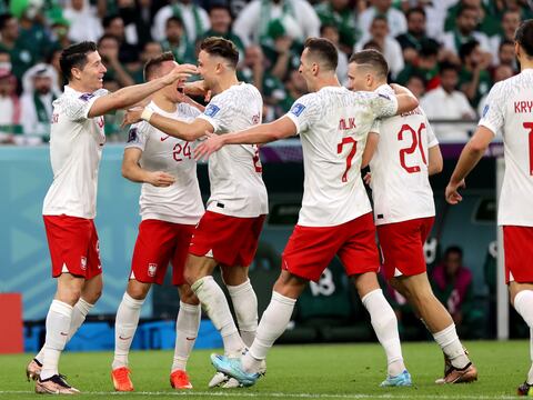 Piotr Zielinski y Robert Lewandowski dieron el triunfo a Polonia en Mundial 2022: se impuso 2-0 a Arabia Saudita